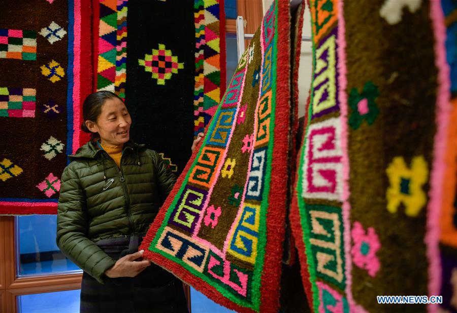 CHINA-LHASA-TIBETAN CARPET-FAIR (CN)