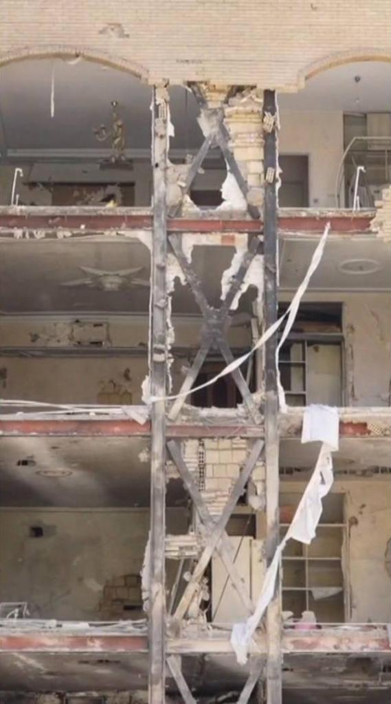 On-site in Tehran: neighborhood hit by U.S.-Israeli strikes