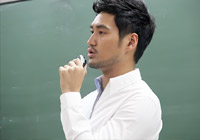 袁弘走進(jìn)清華 &ldquo;刺頭兵&rdquo;升級(jí)當(dāng)教官獲表白