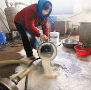 奶業(yè)困局，路在何方？