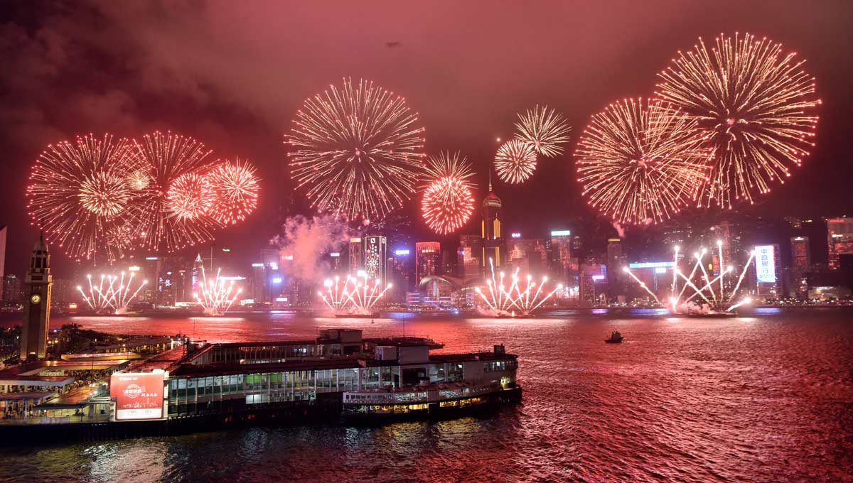 香港舉行慶?；貧w20周年煙花匯演