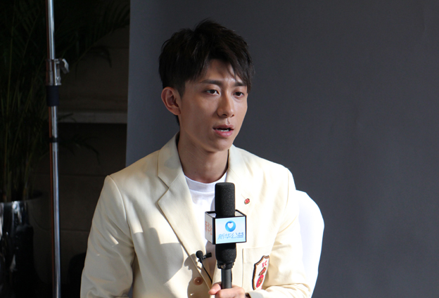 國有棟梁，大愛無疆；爾如嫩草，小愛芬芳。