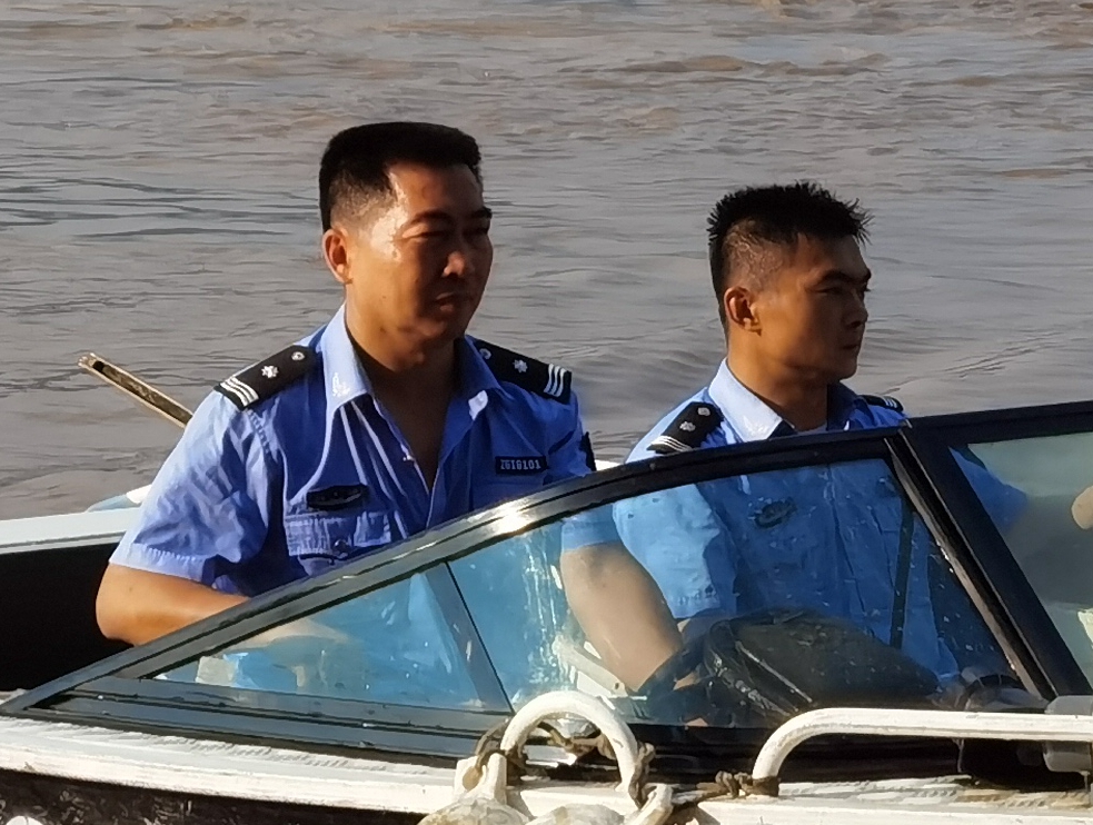 &ldquo;自費護(hù)魚的&lsquo;民間河長&rsquo;&rdquo;鴻鵠護(hù)魚志愿隊