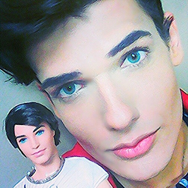 巴西男?；ㄙM(fèi)31萬元整容成&ldquo;芭比男友&rdquo;