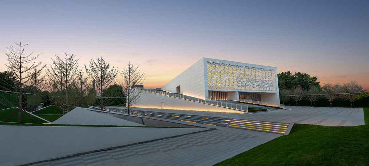 中央商務(wù)區(qū)展示中心正式對外開放，拉開了這座百年城市煥新升級的大幕