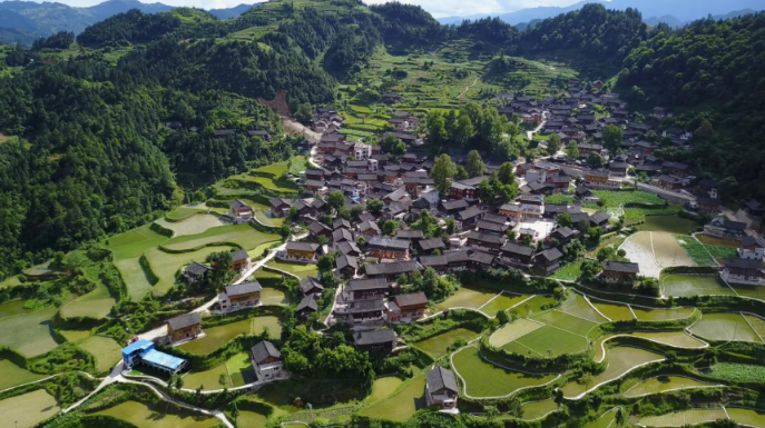 從貧困村到示范村，結(jié)對(duì)幫扶的&ldquo;龍?zhí)翗颖?rdquo;是如何煉成的