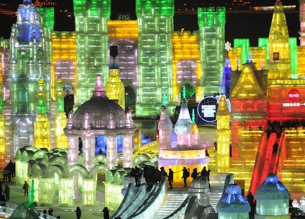 哈爾濱國(guó)際冰雪節(jié) 彩色城堡盡享冰雪快樂(lè)