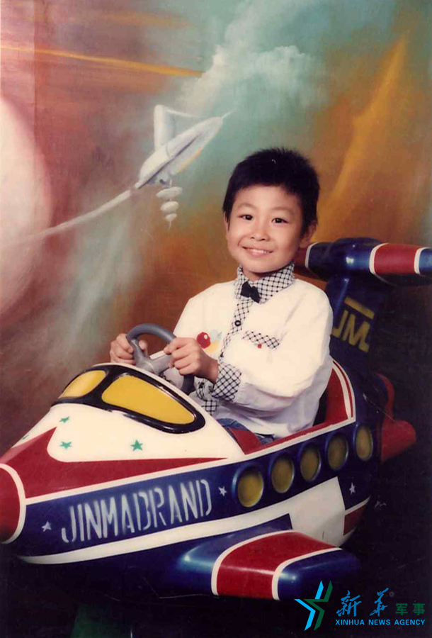 資料圖片：長(zhǎng)大后當(dāng)一名優(yōu)秀的飛行員是張超兒時(shí)種下的夢(mèng)想。