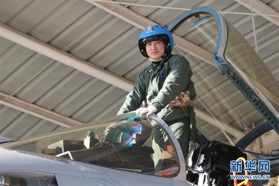 （建軍90周年&middot;英雄&middot;圖文互動）（1）聽，渤海灣有風(fēng)吹過來&mdash;&mdash;追記海軍某艦載航空兵部隊(duì)一級飛行員張超