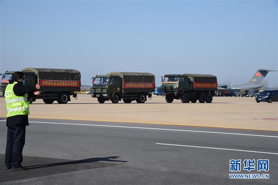 （聚焦疫情防控&middot;圖文互動）（16）空軍第四次向武漢大規(guī)?？者\醫(yī)療隊員和物資