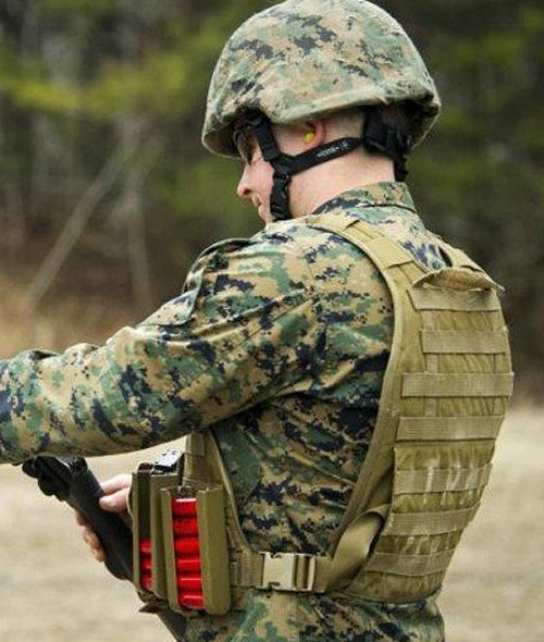 是電影還是現(xiàn)實？美軍陸戰(zhàn)隊士兵操大槍射擊練習(xí)