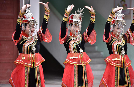 武警福建總隊&ldquo;文藝輕騎隊&rdquo;到定點(diǎn)扶貧村慰問演出記事