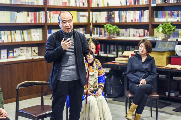 劉文濤：通過對每件兵器的復(fù)制，我們了解兵器造型與兵器制作的手藝，實(shí)現(xiàn)與古人的對話。