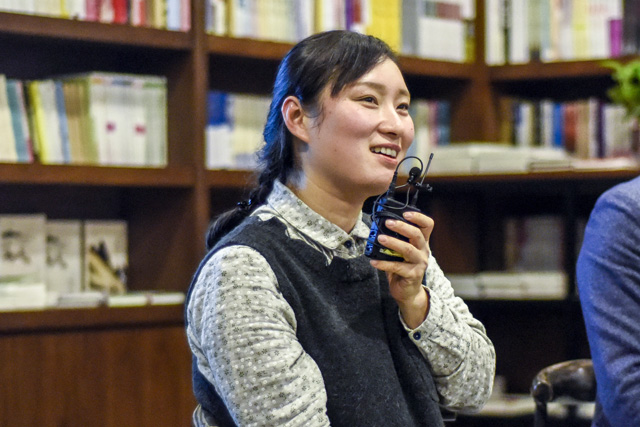 申彬：在清華的學(xué)習(xí)，讓我拓寬了許多思路，我想在山水和其他物象中嘗試去用我們工藝來(lái)表現(xiàn)，希望今后能給觀者帶來(lái)一些新的感受。