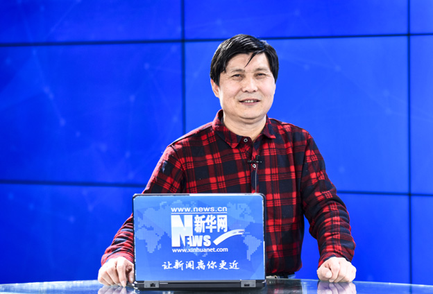 從開始的花鳥畫轉(zhuǎn)為山水畫創(chuàng)作，更欣賞山水畫的大氣。多年努力到名山大川去寫生，搜集素材，創(chuàng)作具有生活氣息的書畫作品。