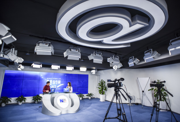 我熱愛公益，希望在這方面做出自己的貢獻(xiàn)。我會(huì)用我的畫作支援貧困的學(xué)生，支援患病的兒童，獻(xiàn)出我的愛心。