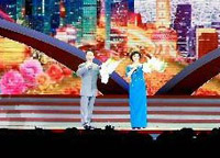 京劇演員于魁智、李勝素獻唱京劇《我是中國人》