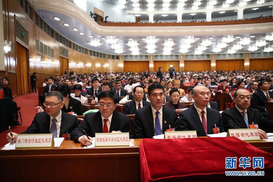 （兩會(huì)&middot;人大開幕）（1）共聚一堂