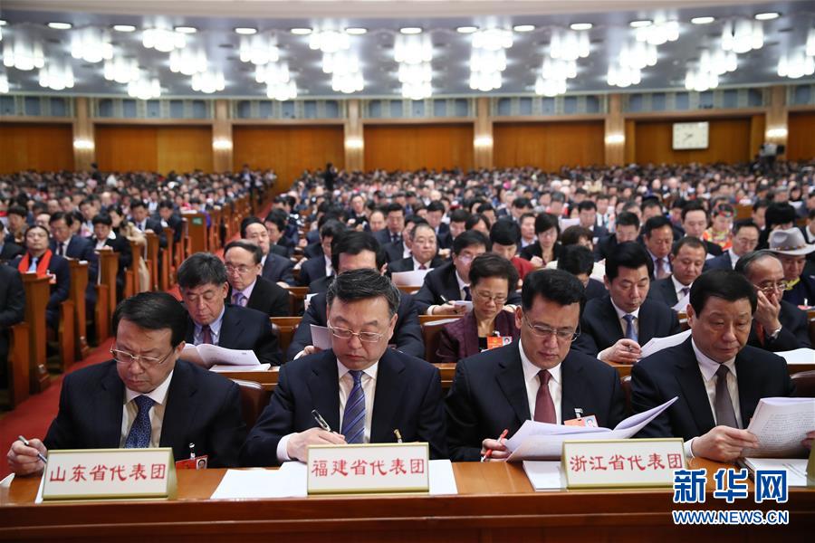 （兩會(huì)&middot;人大開幕）（5）共聚一堂