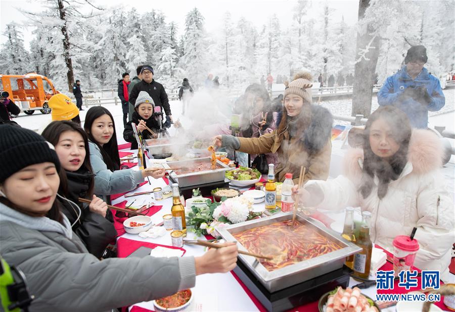 (社會(huì))(2)暢游冰雪瓦屋山