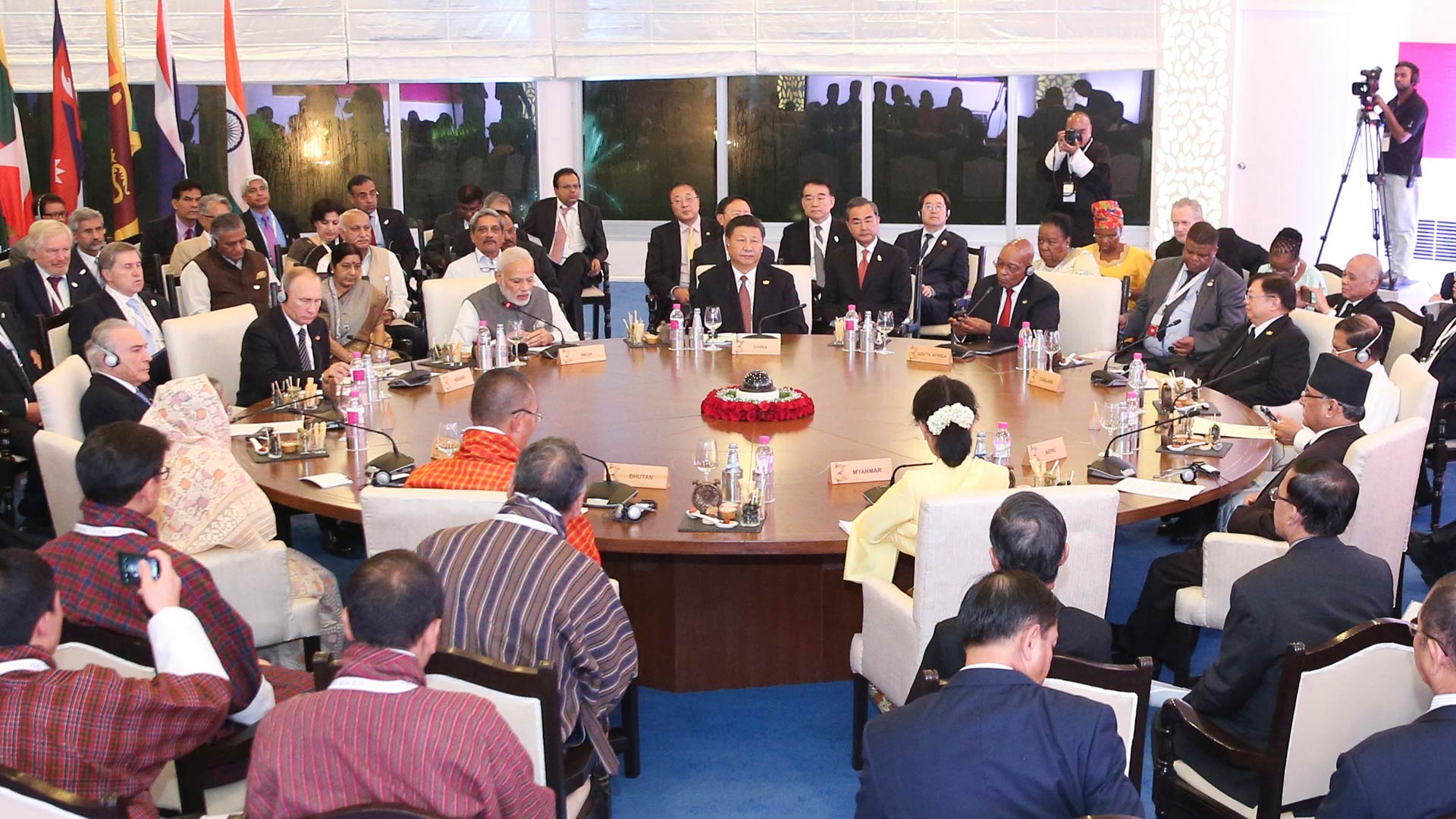 習近平出席金磚國家領(lǐng)導(dǎo)人同&ldquo;環(huán)孟加拉灣多領(lǐng)域經(jīng)濟技術(shù)合作倡議&rdquo;成員國領(lǐng)導(dǎo)人對話會