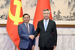 李希同越共中央政治局委員、中央書記處書記、中央檢查委員會(huì)主任陳錦繡舉行會(huì)談