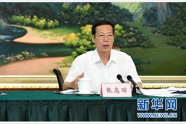 9月16日至18日，中共中央政治局常委、國務院副總理張高麗在廣西調(diào)研。這是9月17日，張高麗在南寧主持召開&ldquo;十三五&rdquo;規(guī)劃編制工作座談會。 新華社記者張鐸攝 