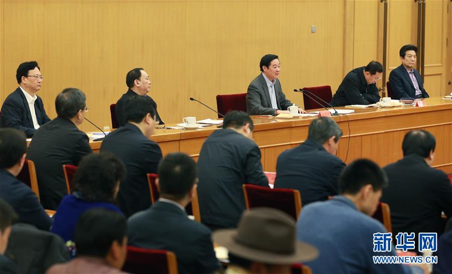 （新華網(wǎng)）劉奇葆出席第六屆全國(guó)服務(wù)農(nóng)民、服務(wù)基層文化建設(shè)先進(jìn)集體表彰座談會(huì)