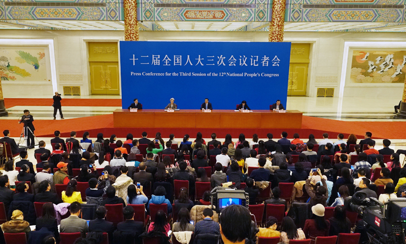 3月15日，國務(wù)院總理李克強在北京人民大會堂與中外記者見面，并回答記者提問。新華社記者 李賀 攝