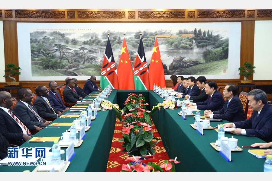 7月6日，國(guó)家副主席李源潮在北京會(huì)見(jiàn)來(lái)華出席生態(tài)文明貴陽(yáng)國(guó)際論壇2016年年會(huì)的肯尼亞副總統(tǒng)魯托。 新華社記者 丁海濤 攝