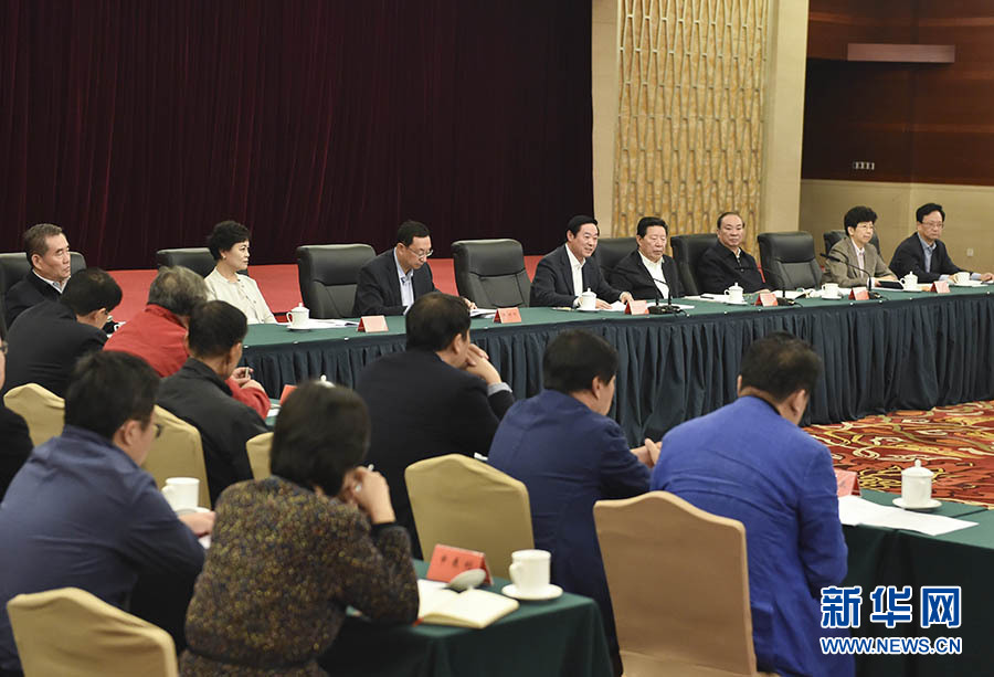 10月10日，在習(xí)近平總書(shū)記主持召開(kāi)文藝工作座談會(huì)并發(fā)表重要講話兩周年之際，中宣部在北京召開(kāi)繁榮文藝創(chuàng)作經(jīng)驗(yàn)交流會(huì)。中共中央政治局委員、中央書(shū)記處書(shū)記、中宣部部長(zhǎng)劉奇葆出席會(huì)議并講話。新華社記者高潔攝