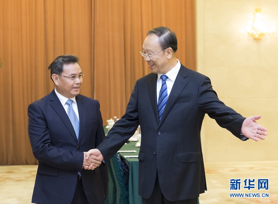 10月12日，中共中央書記處書記、全國政協(xié)副主席杜青林在北京會見來華訪問并出席&ldquo;2016中國共產(chǎn)黨與世界對話會&rdquo;的老撾人革黨中央政治局委員、建國陣線中央主席賽頌蓬&middot;豐威漢率領的老撾人革黨代表團?！⌒氯A社記者丁海濤攝