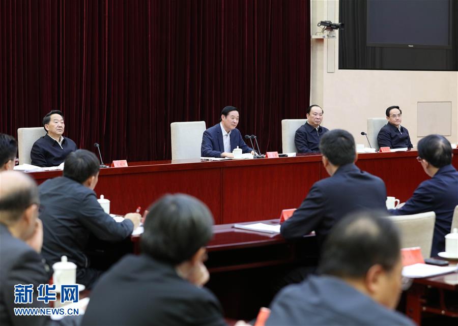  2月17日，在習(xí)近平總書記主持召開黨的新聞輿論工作座談會并發(fā)表重要講話一周年之際，中宣部在北京召開2017年新聞戰(zhàn)線&ldquo;新春走基層&rdquo;活動座談會。中共中央政治局委員、中央書記處書記、中宣部部長劉奇葆出席會議并講話。新華社記者 王曄 攝
