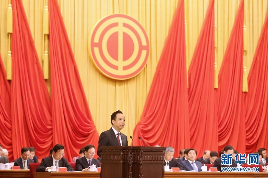 4月27日，慶祝&ldquo;五一&rdquo;國際勞動節(jié)暨全國五一勞動獎和全國工人先鋒號表彰大會在北京人民大會堂舉行。中共中央政治局委員、中華全國總工會主席李建國出席大會并講話。新華社記者 才揚 攝 