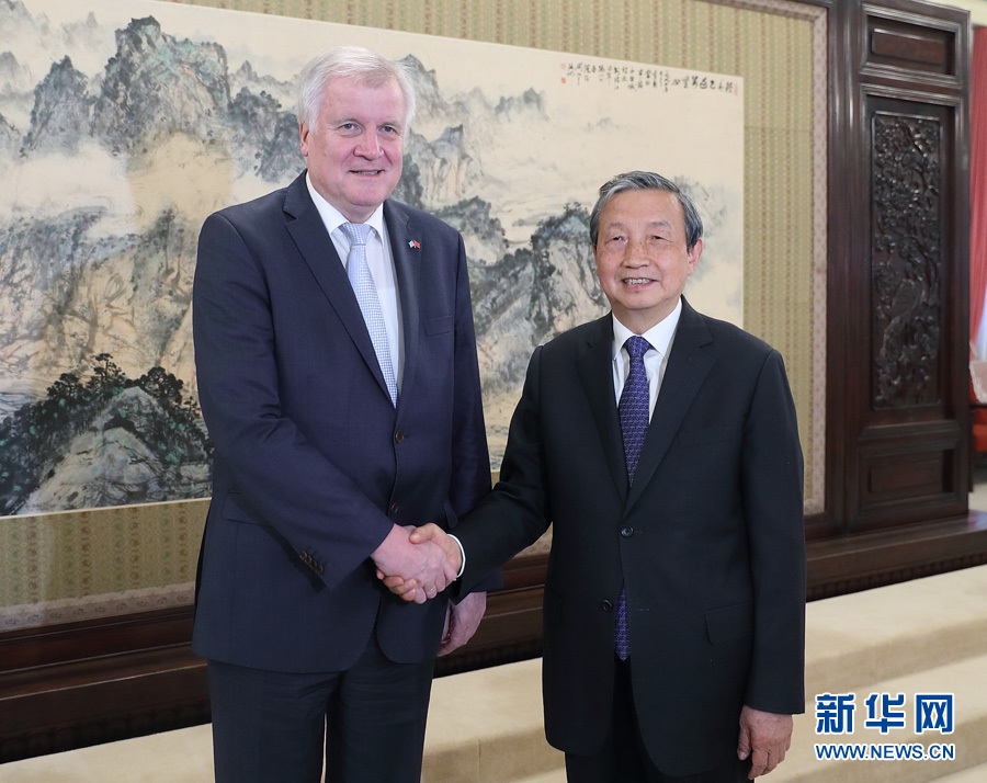 5月10日，國務(wù)院副總理馬凱在北京中南海紫光閣會(huì)見德國巴伐利亞州州長、基社盟主席霍斯特&middot;澤霍費(fèi)爾一行。 新華社記者王曄攝