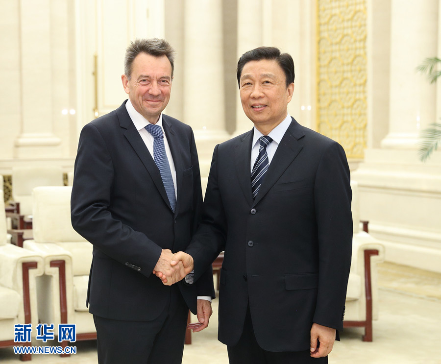 5月15日，國家副主席、中國紅十字會名譽會長李源潮在北京會見來華出席&ldquo;一帶一路&rdquo;國際合作高峰論壇的紅十字國際委員會主席莫雷爾。新華社記者 王曄 攝