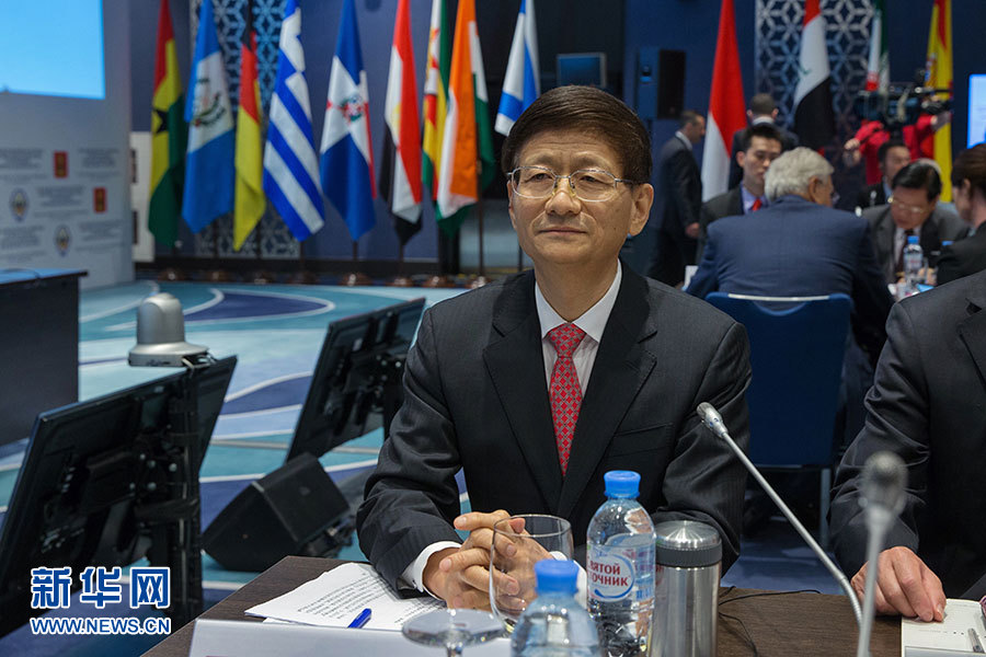 5月24日，在俄羅斯扎維多沃，中共中央政治局委員、中央政法委書記孟建柱出席國際安全事務(wù)高級代表會議。 5月24日，中共中央政治局委員、中央政法委書記孟建柱在俄羅斯出席國際安全事務(wù)高級代表會議，就加強(qiáng)國際執(zhí)法安全合作、防范打擊恐怖主義作主旨發(fā)言。來自95個國家和國際組織的代表參加會議。新華社記者白雪騏攝