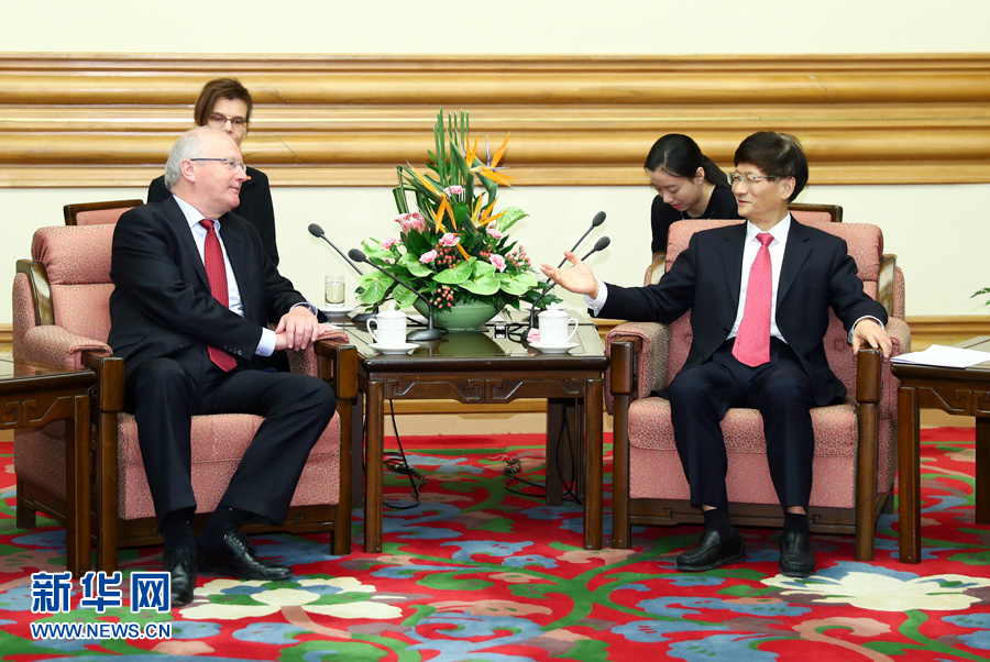 6月15日，中共中央政治局委員、中央政法委書記孟建柱在北京會見德國聯(lián)邦總理府情報國務(wù)秘書弗里徹。 新華社記者 謝環(huán)馳 攝
