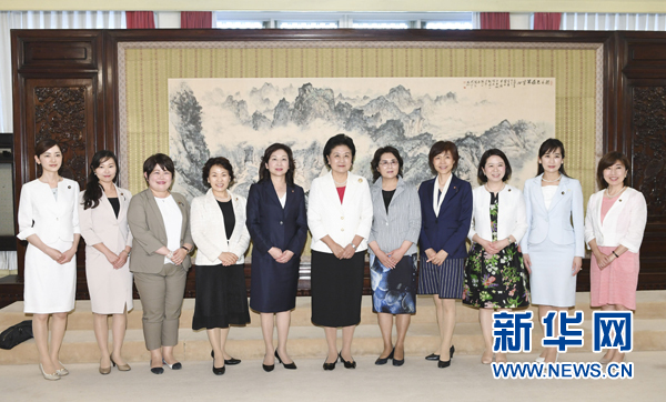 　　7月12日，國務(wù)院副總理劉延東在北京會見以日本自民黨前總務(wù)會長野田圣子為首的日本執(zhí)政黨女國會議員代表團一行。 新華社記者 高潔 攝