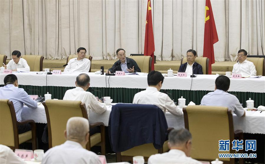 9月3日至5日，中共中央政治局常委、中央紀(jì)委書記、中央巡視工作領(lǐng)導(dǎo)小組組長(zhǎng)王岐山在湖南省調(diào)研并主持召開巡察工作座談會(huì)。這是9月4日，王岐山在長(zhǎng)沙主持召開巡察工作座談會(huì)。新華社記者 王曄 攝
