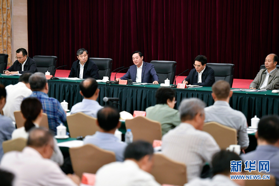 9月7日，中共中央政治局委員、中央書記處書記、中宣部部長劉奇葆在北京出席全國電視劇工作座談會并講話。 新華社記者 燕雁 攝

