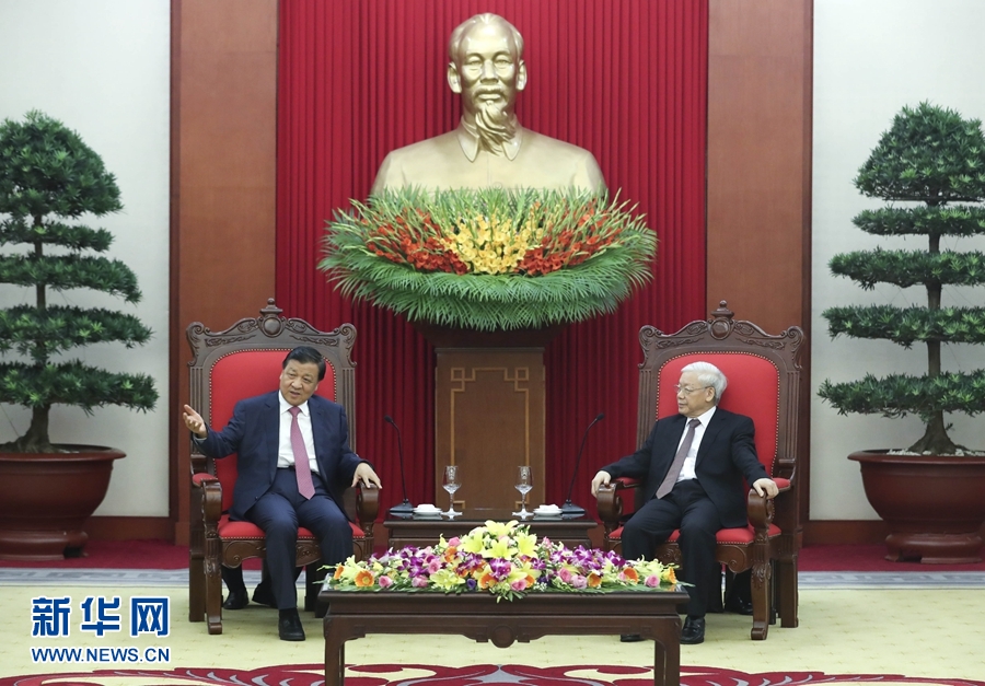 應(yīng)越南共產(chǎn)黨邀請，中共中央政治局常委、中央書記處書記劉云山9月18日至19日對越南進行正式訪問。這是9月18日，劉云山在河內(nèi)會見越共中央總書記阮富仲。 新華社記者 龐興雷 攝