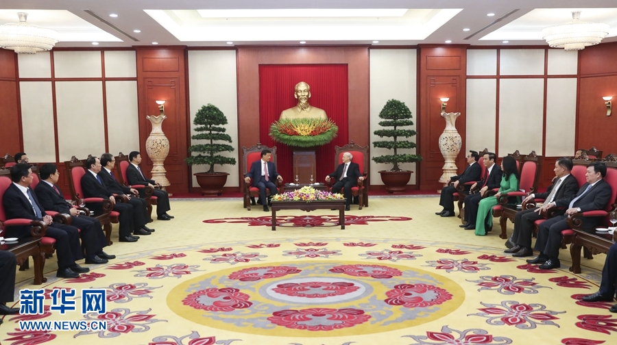 應(yīng)越南共產(chǎn)黨邀請，中共中央政治局常委、中央書記處書記劉云山9月18日至19日對越南進行正式訪問。這是9月18日，劉云山在河內(nèi)會見越共中央總書記阮富仲。 新華社記者 龐興雷 攝