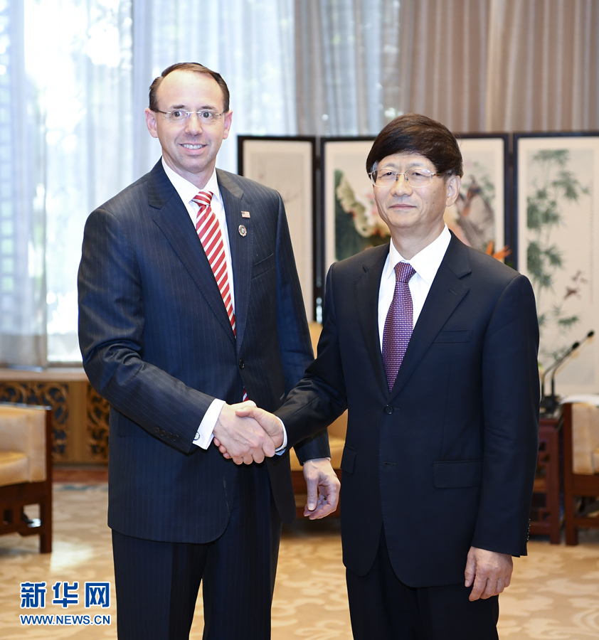 9月26日，中共中央政治局委員、中央政法委書記孟建柱在北京會(huì)見來華出席國際刑警組織第86屆全體大會(huì)的美國司法部常務(wù)副部長(zhǎng)羅森斯坦。新華社記者 張領(lǐng) 攝