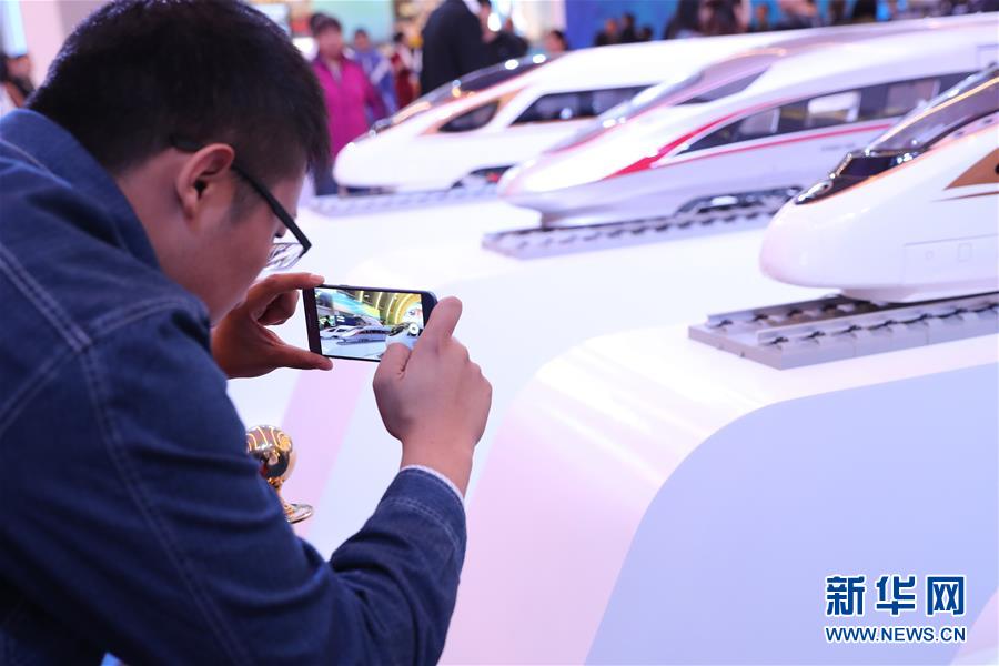 （十九大時光&middot;圖文互動）（2）向著夢想，奮進！&mdash;&mdash;來自&ldquo;砥礪奮進的五年&rdquo;大型成就展現場的報道 