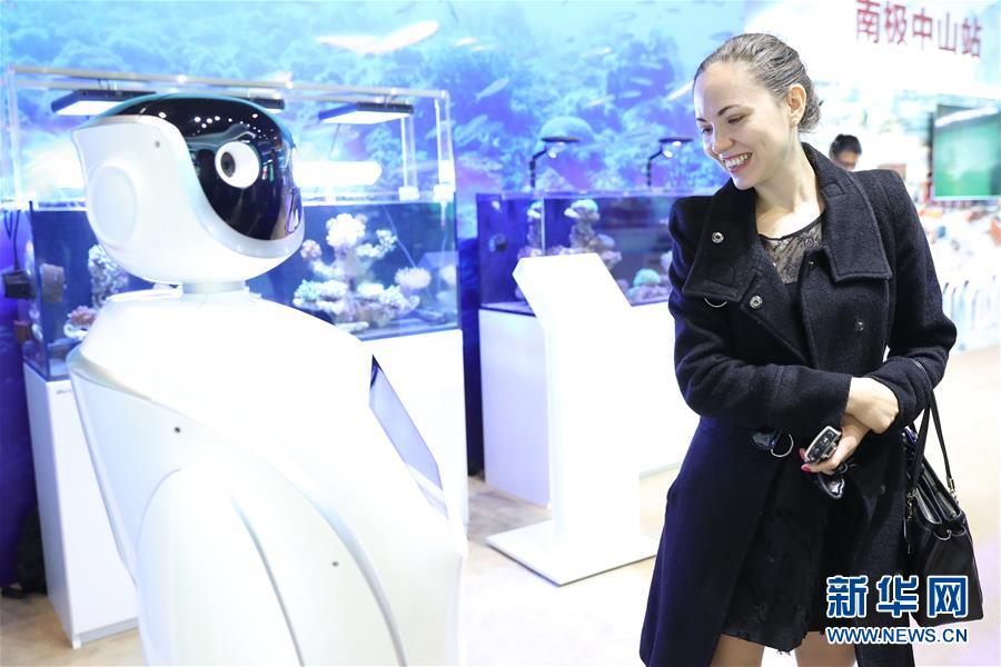 （圖文互動(dòng)）（1）&ldquo;中共十八大以來(lái)非常有成就的五年&rdquo;&mdash;&mdash;外國(guó)嘉賓參觀&ldquo;砥礪奮進(jìn)的五年&rdquo;大型成就展