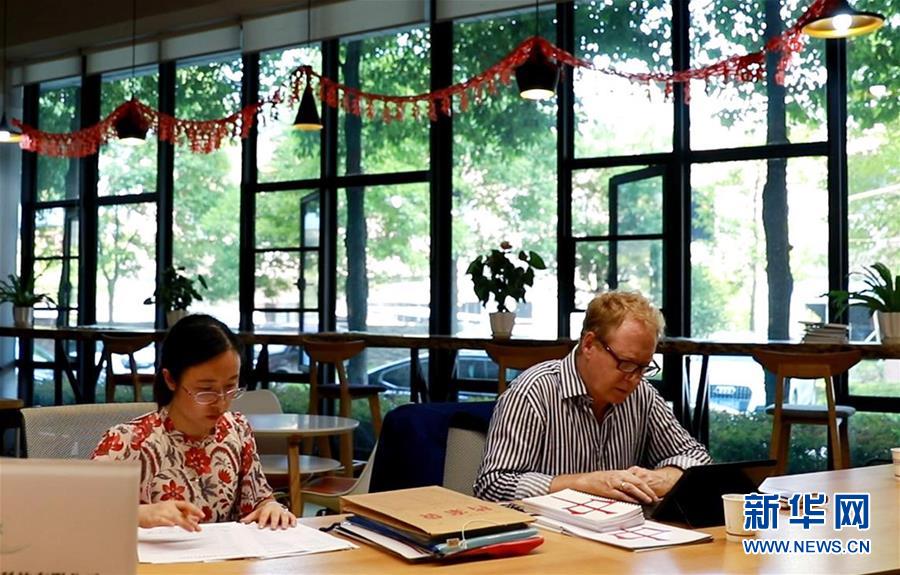 （十九大時(shí)光&middot;圖文互動(dòng)）（1）中國成就，世界矚目&mdash;&mdash;來自基層蹲點(diǎn)現(xiàn)場(chǎng)的報(bào)道