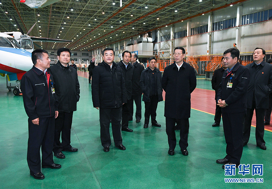 11月14日至15日，國務院副總理張高麗在黑龍江調研。這是11月14日，張高麗到哈爾濱飛機工業(yè)集團有限責任公司了解國有老企業(yè)轉型升級情況。 新華社記者 高潔 攝