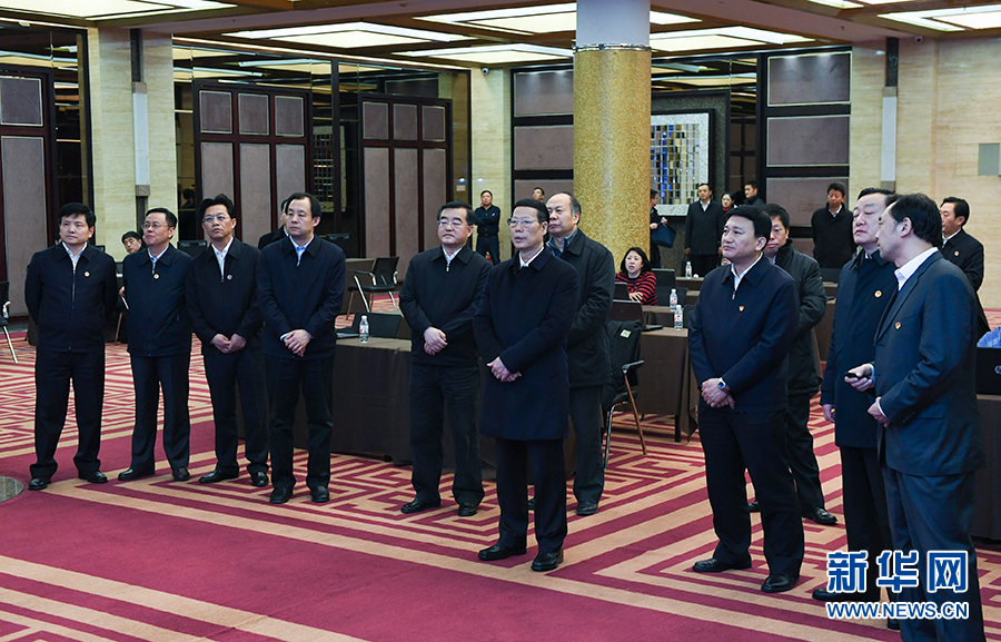 11月14日至15日，國務院副總理張高麗在黑龍江調研。這是11月14日，張高麗到黑龍江糧食交易市場了解糧食生產和銷售、糧食產品深加工、政策性儲糧去庫存等工作。 新華社記者 高潔 攝