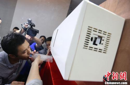 圖為南京一家科研單位研發(fā)的空氣凈化器。<a target='_blank' >中新社</a>發(fā) 泱波 攝